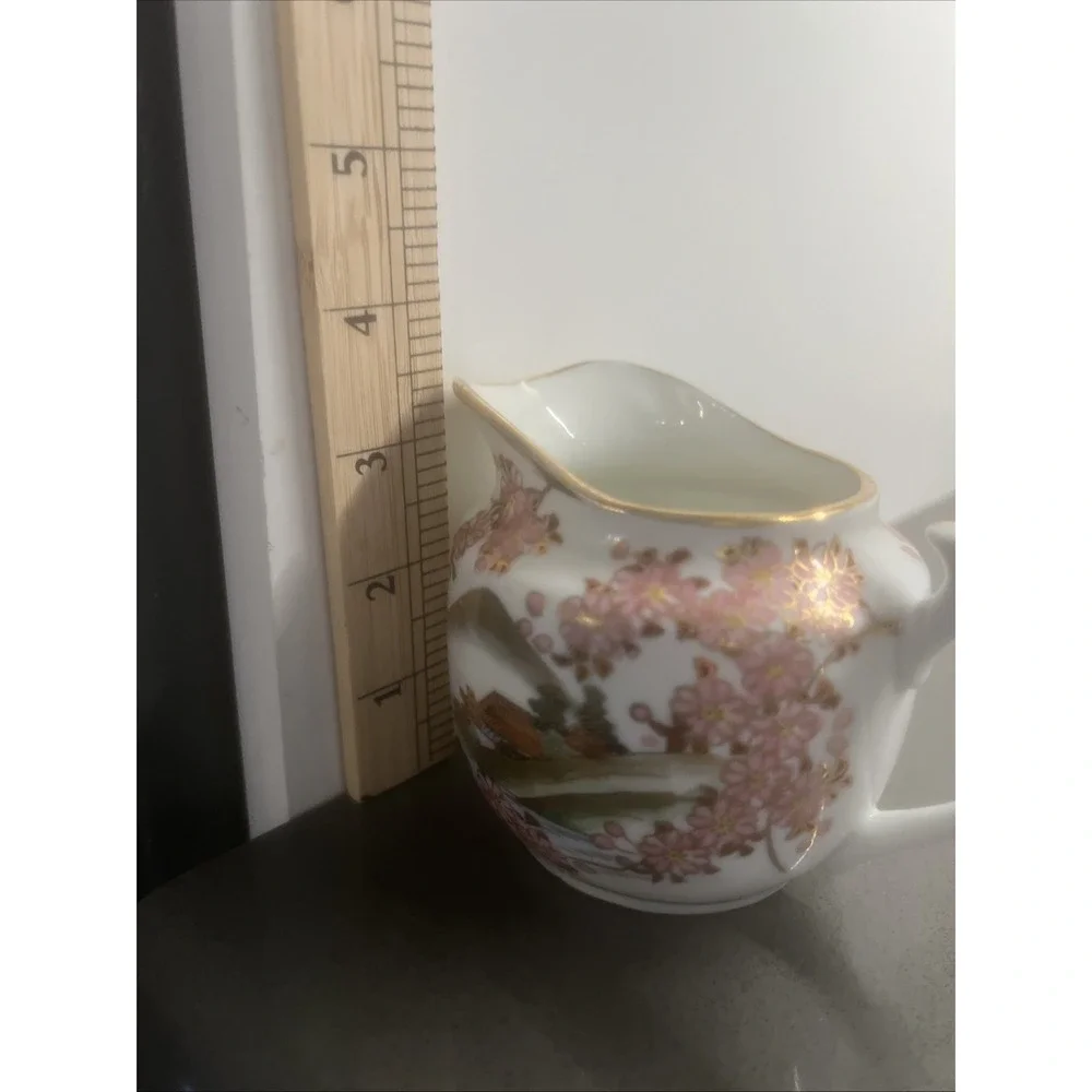 Kutani Handpainted 8oz Creamer Oriental Scenery